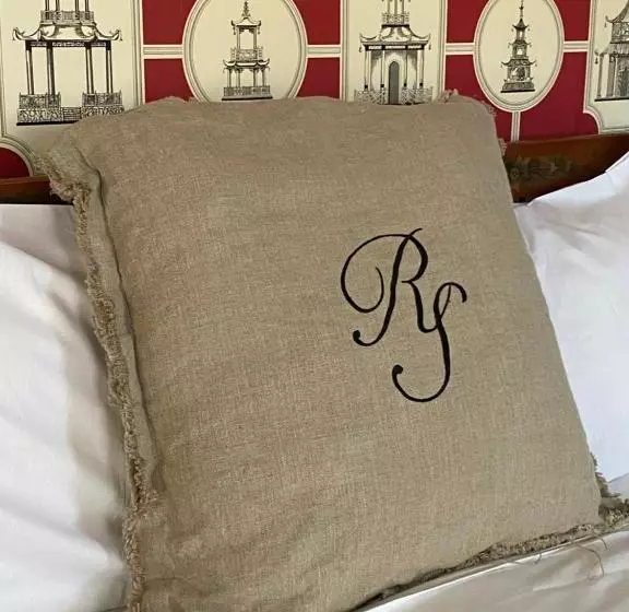 Отель Roger Sherman Inn