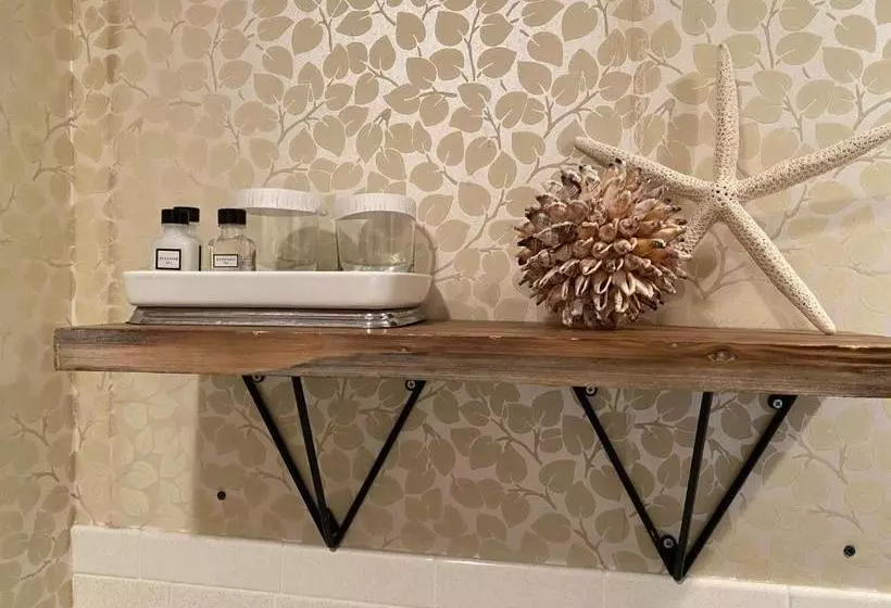 Отель Roger Sherman Inn