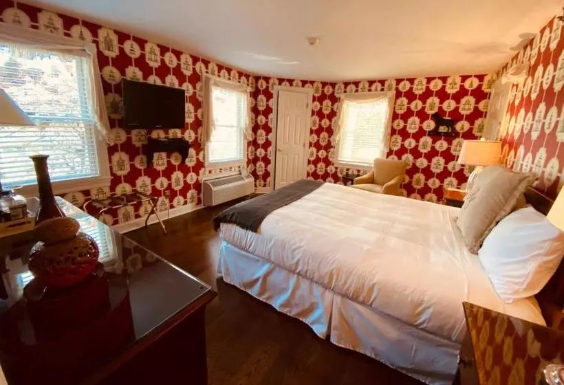 Отель Roger Sherman Inn