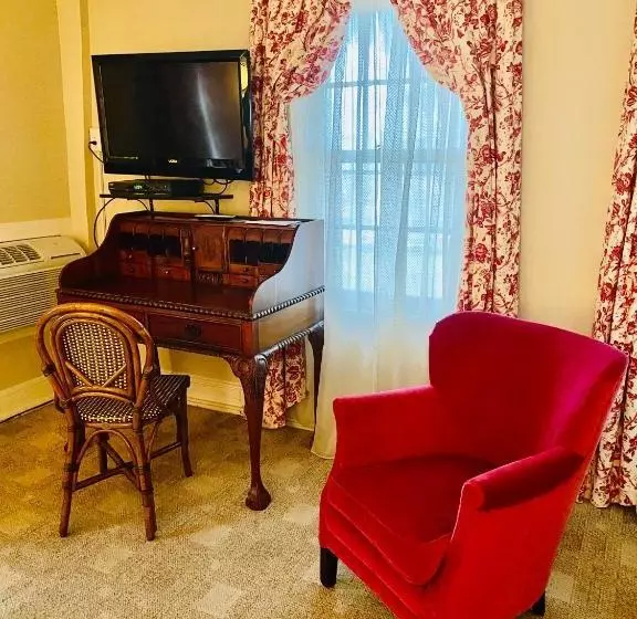 Отель Roger Sherman Inn