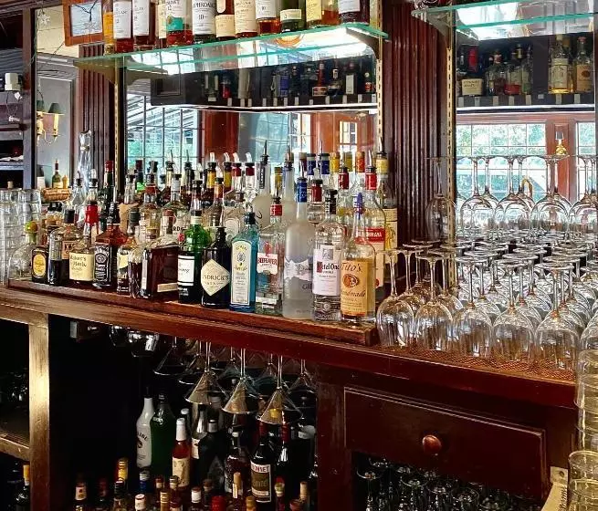 Отель Roger Sherman Inn