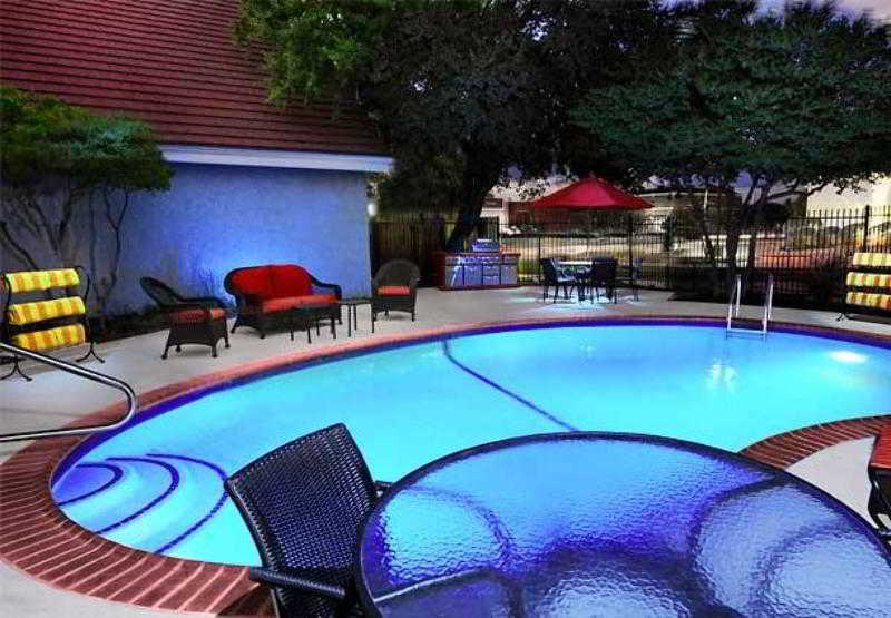 اقامتگاه Hawthorn Suites by Wyndham Fort Worth/Medical Center