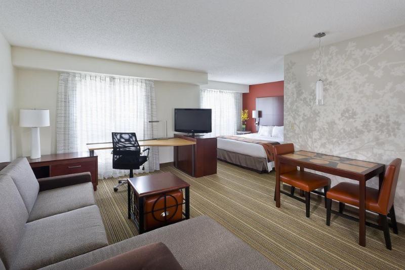 Residence Inn By Marriott Houston The Woodlands/lake Front Circle