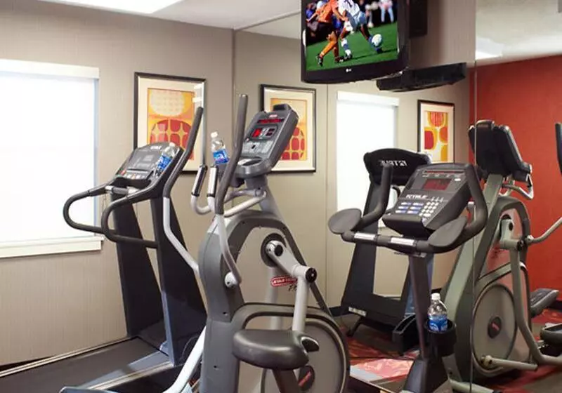 اقامتگاه Mainstay Suites St Louis Galleria