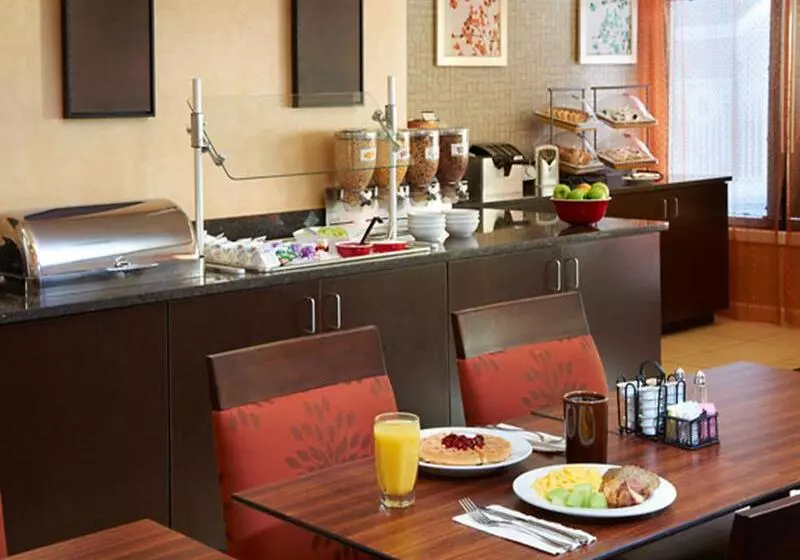اقامتگاه Mainstay Suites St Louis Galleria