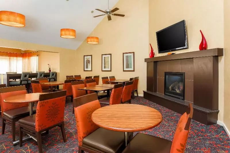 اقامتگاه Mainstay Suites St Louis Galleria