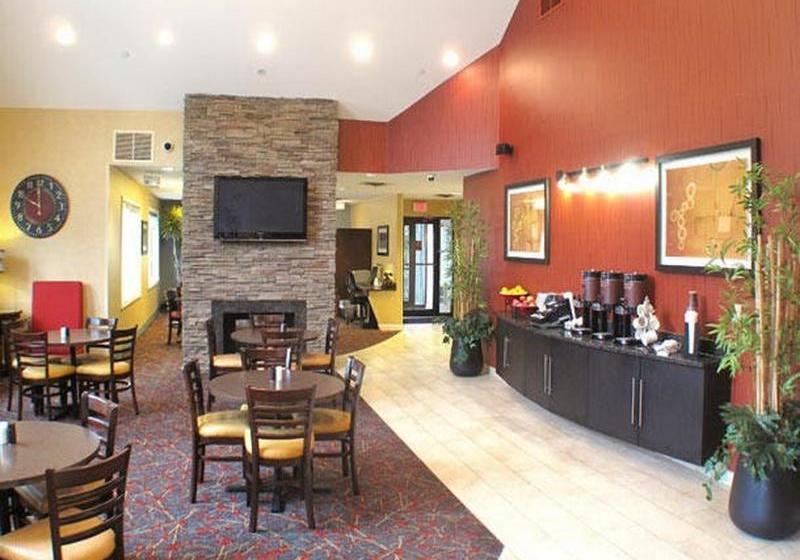 اقامتگاه Albany Airport Inn & Suites