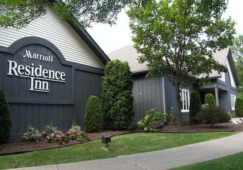 اقامتگاه Albany Airport Inn & Suites