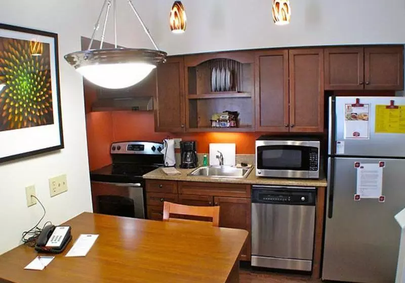 דירת נופש Albany Airport Inn & Suites