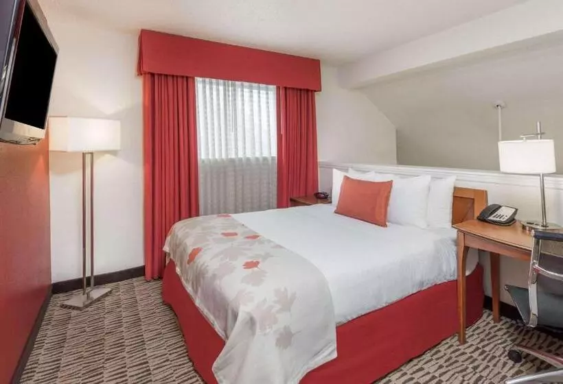 اقامتگاه Value Suites Extended Stay St Louis