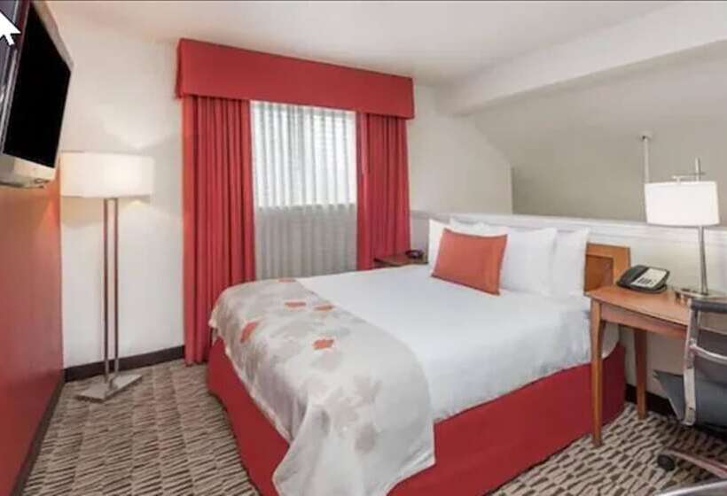 إقامة Value Suites Extended Stay St Louis