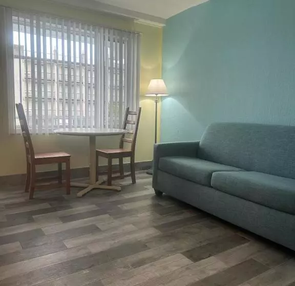 Royal Canadian Motel