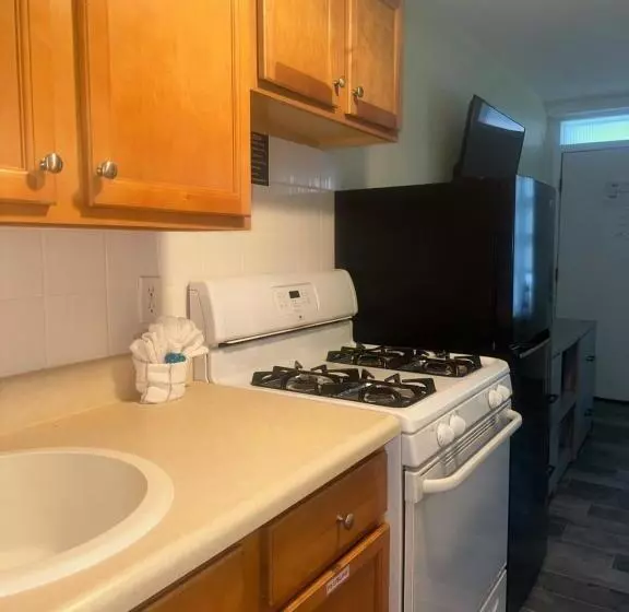 Royal Canadian Motel