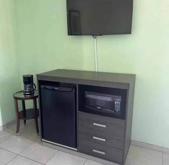 Royal Canadian Motel