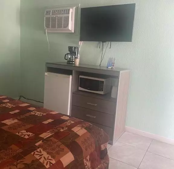 Royal Canadian Motel