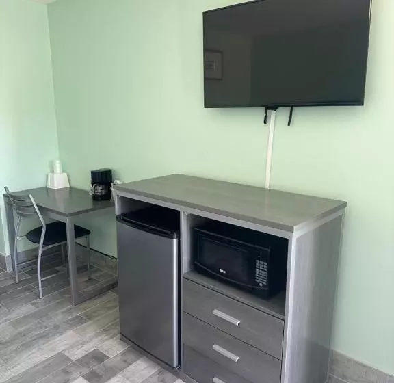 Royal Canadian Motel