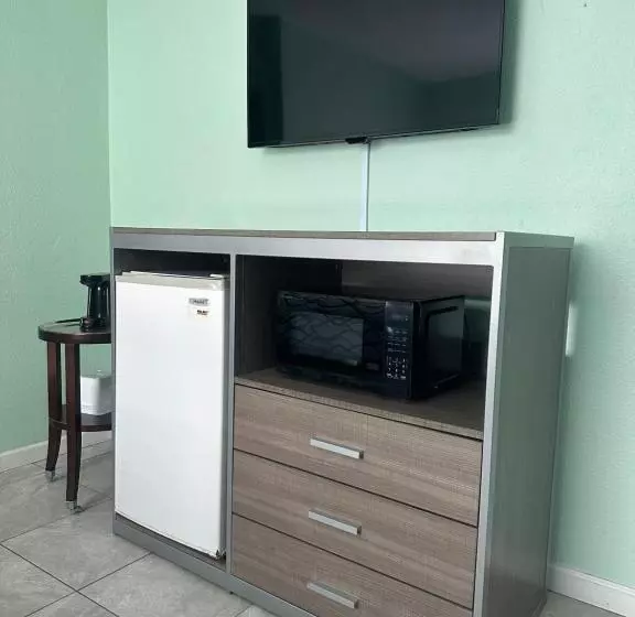 Royal Canadian Motel