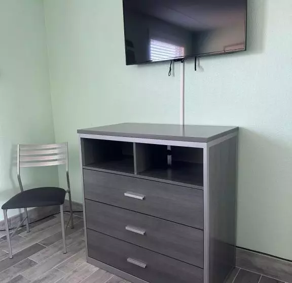 Royal Canadian Motel