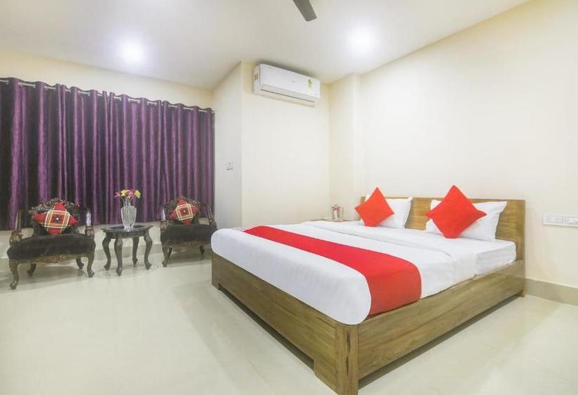 هتل Oyo 61278 Adhikary Homestay