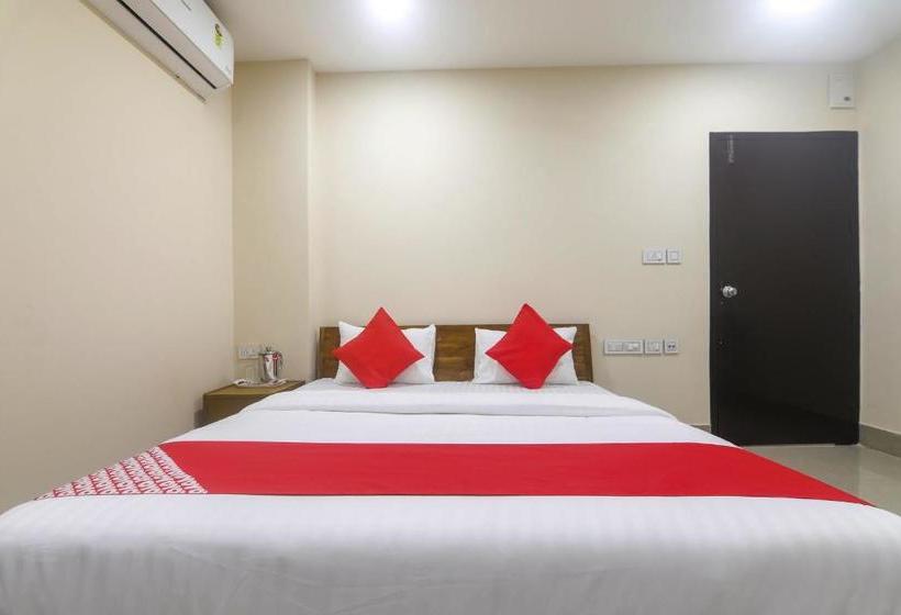 هتل Oyo 61278 Adhikary Homestay
