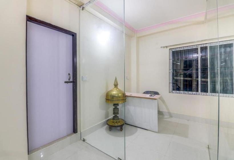 هتل Oyo 61278 Adhikary Homestay