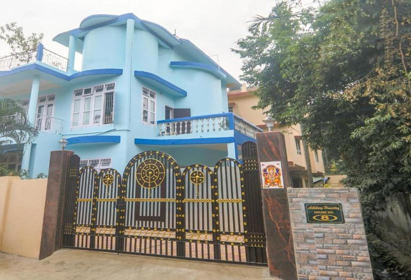 هتل Oyo 61278 Adhikary Homestay