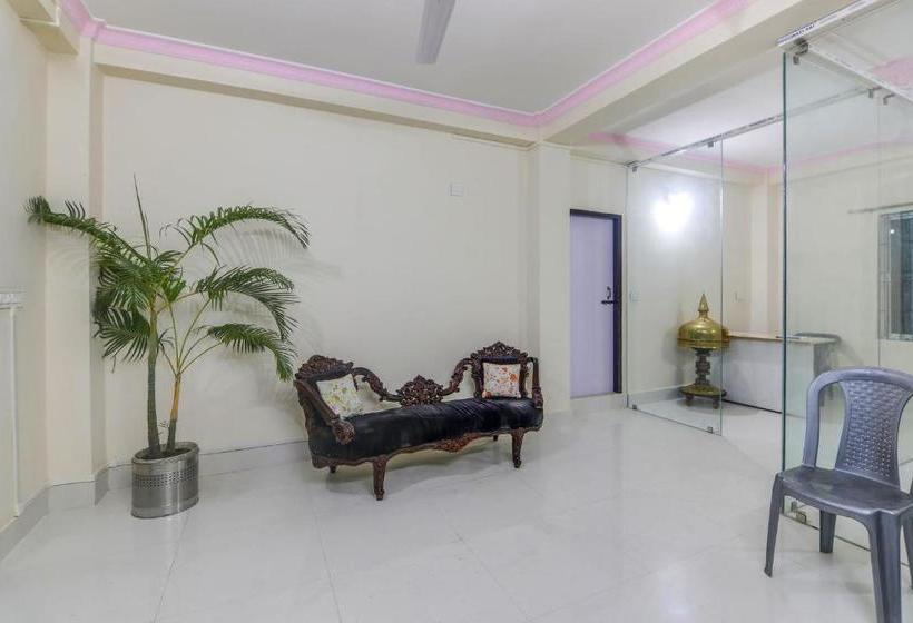 هتل Oyo 61278 Adhikary Homestay