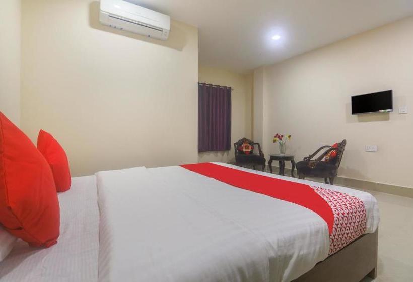 هتل Oyo 61278 Adhikary Homestay