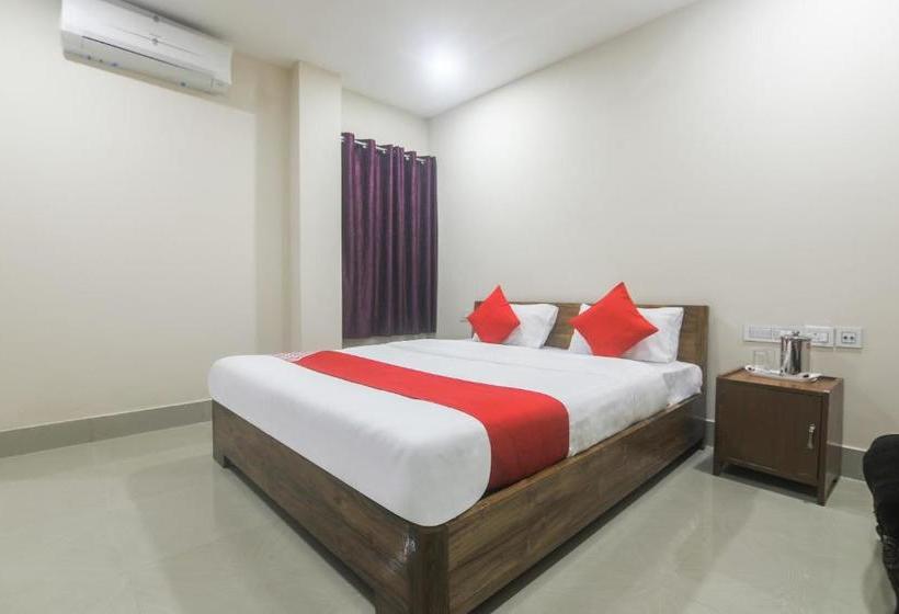 هتل Oyo 61278 Adhikary Homestay