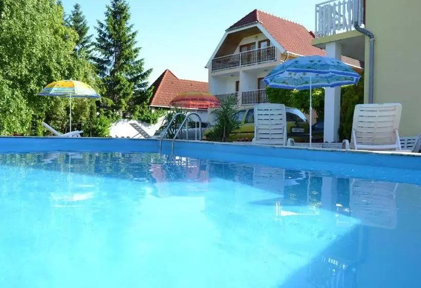 ベッドアンドブレックファースト Guest House Silatti   Apartments