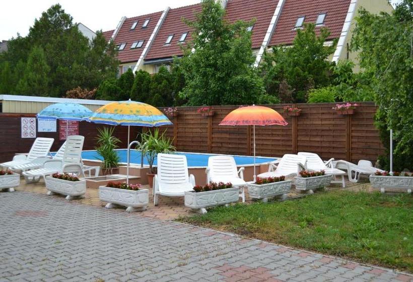 ベッドアンドブレックファースト Guest House Silatti   Apartments