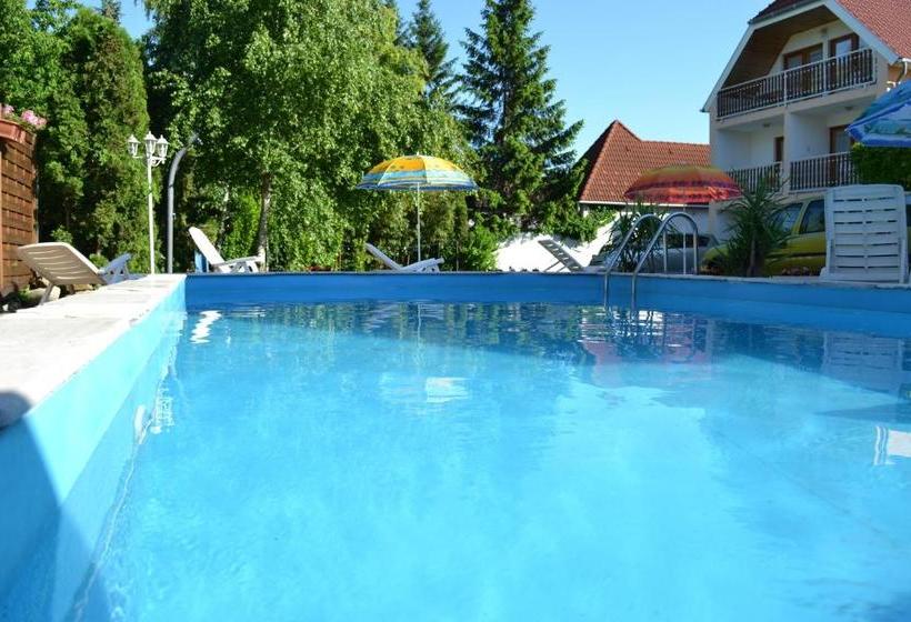 ベッドアンドブレックファースト Guest House Silatti   Apartments