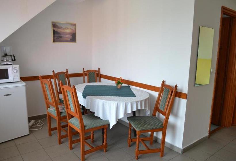 ベッドアンドブレックファースト Guest House Silatti   Apartments