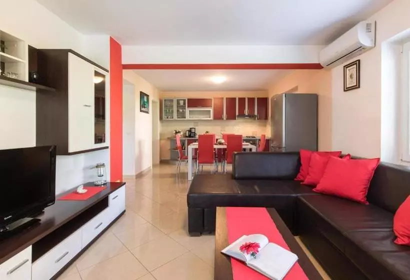 Apartment Josip Malin