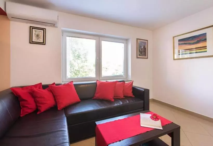 Apartment Josip Malin