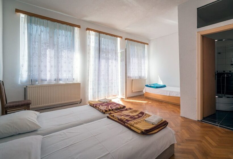 پانسیون Una C