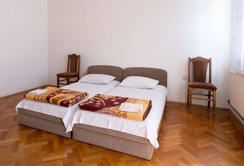 پانسیون Una C