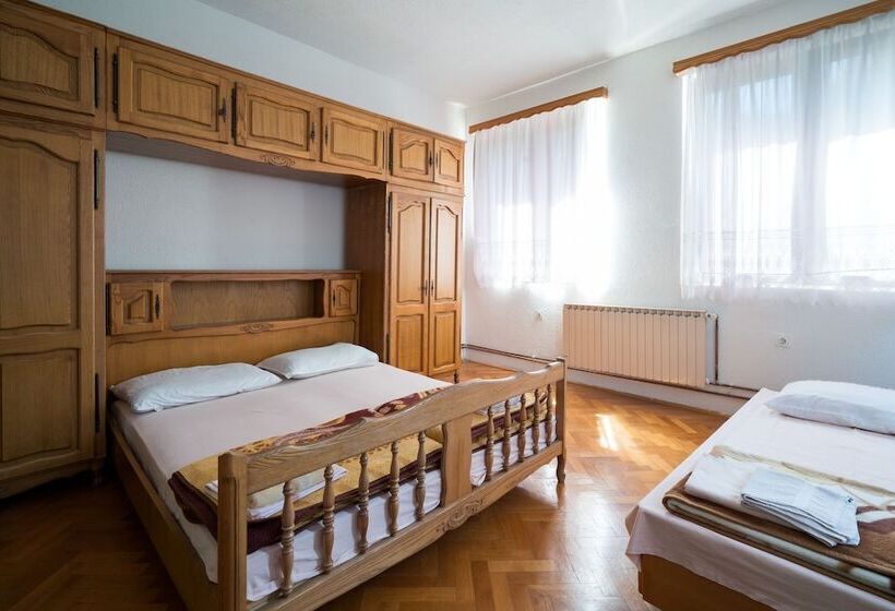 پانسیون Una C