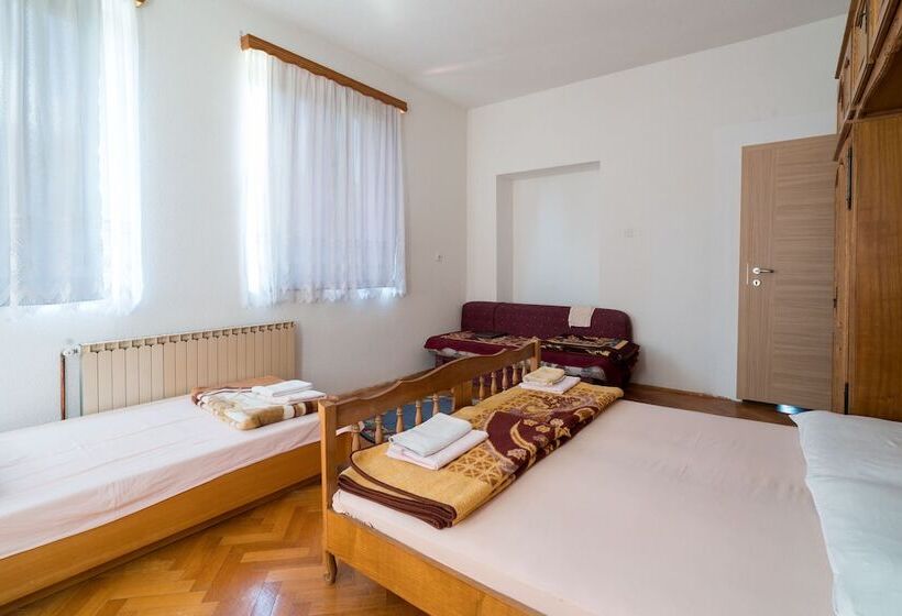 پانسیون Una C