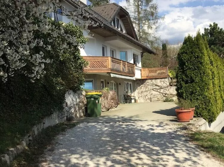 پانسیون Rudi Hiti S Guest House