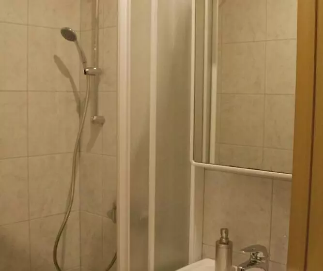 پانسیون Rudi Hiti S Guest House