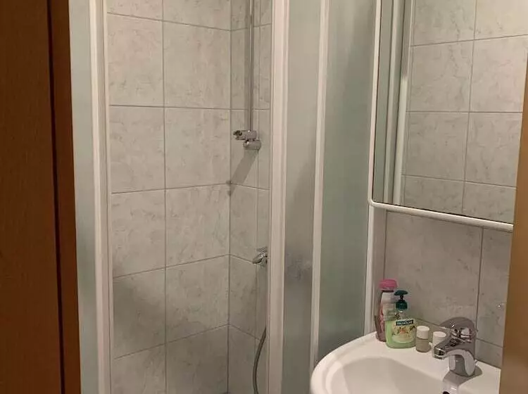 پانسیون Rudi Hiti S Guest House