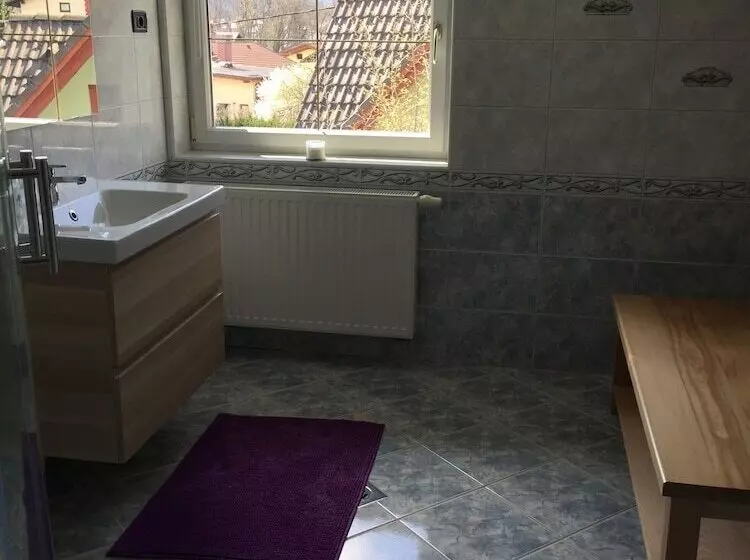 پانسیون Rudi Hiti S Guest House