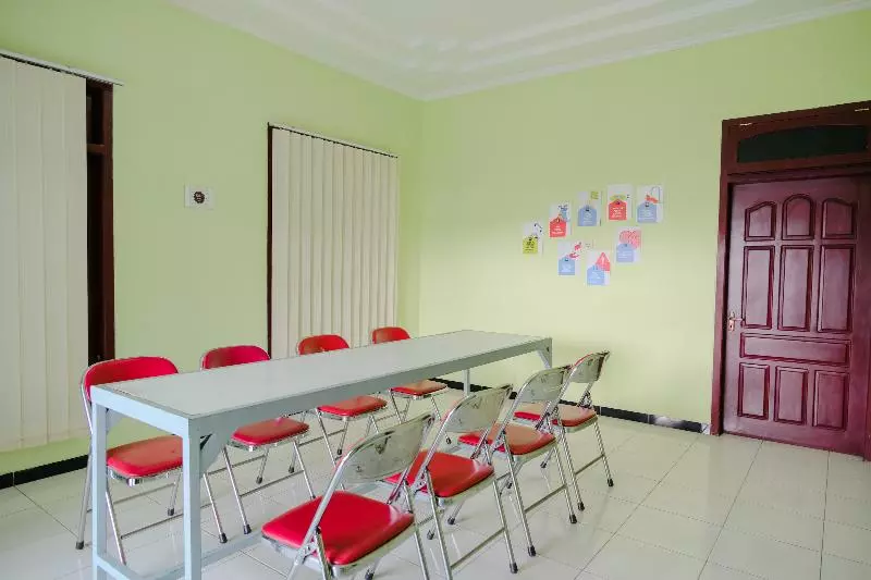 Hotelli Oyo Life 2508 Alba Suites Homestay