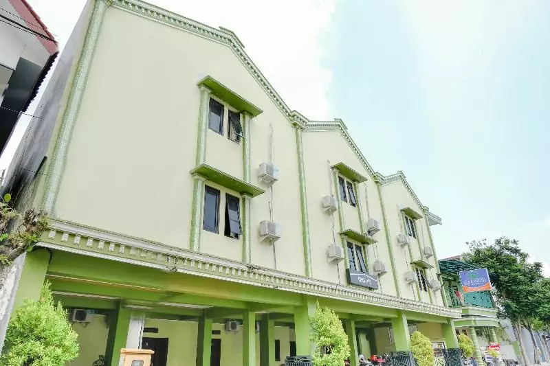 Hotelli Oyo Life 2508 Alba Suites Homestay