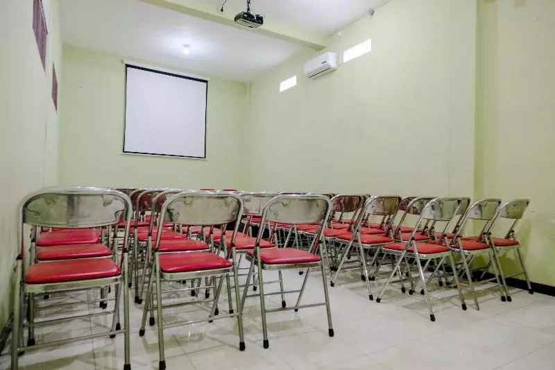 Hotelli Oyo Life 2508 Alba Suites Homestay