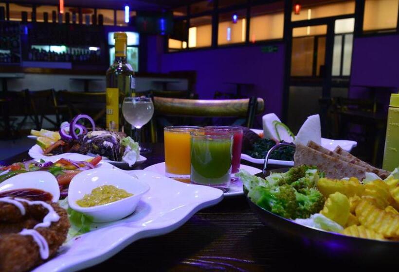 Two Oceans Hotel Voi