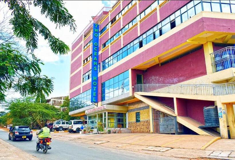 Two Oceans Hotel Voi