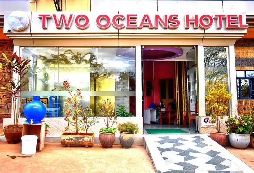 Two Oceans Hotel Voi
