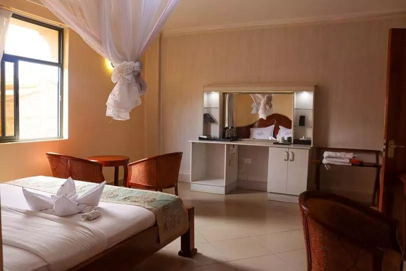 Two Oceans Hotel Voi